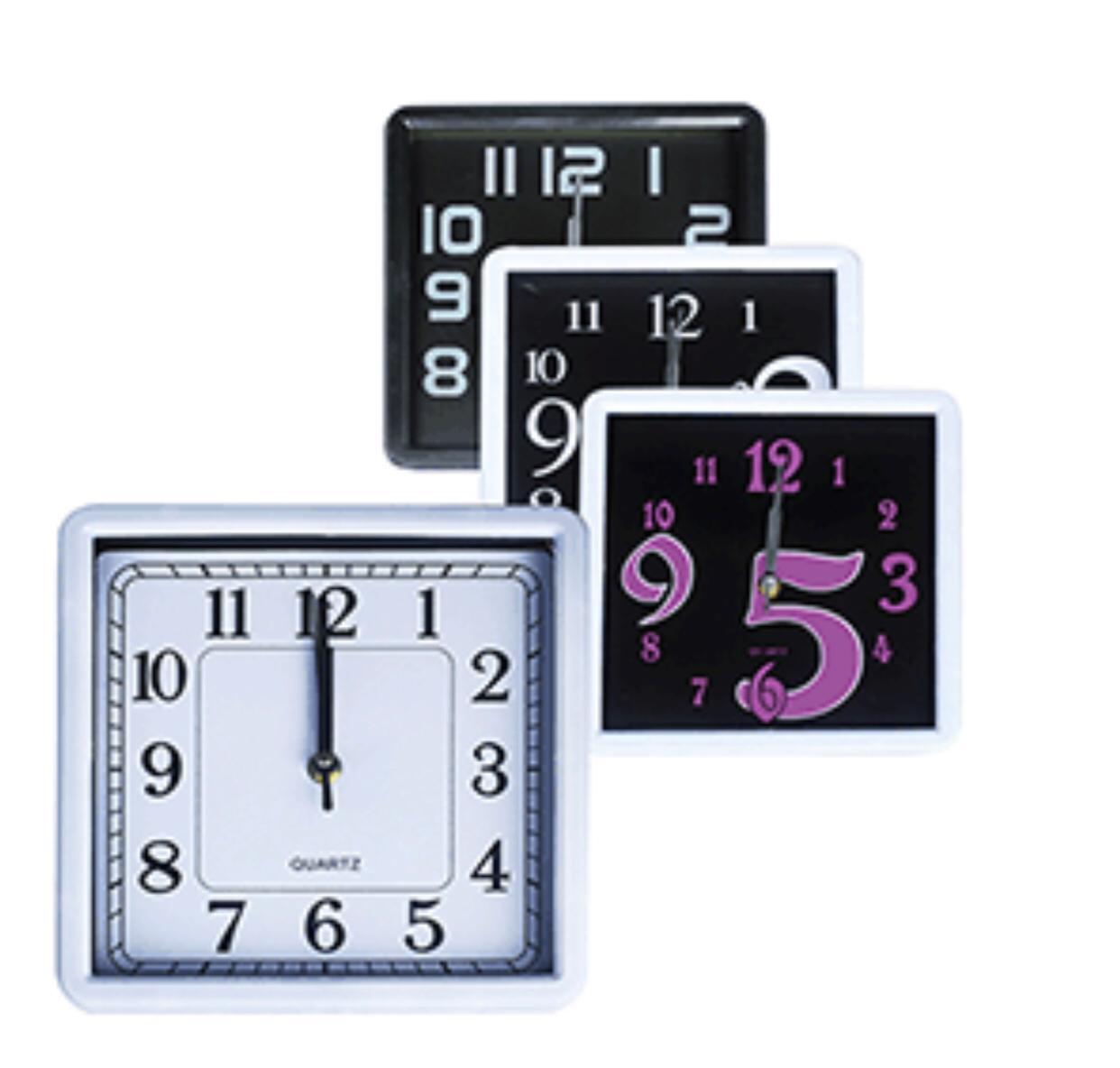 RELOGIO DE PAREDE EM PLASTICO